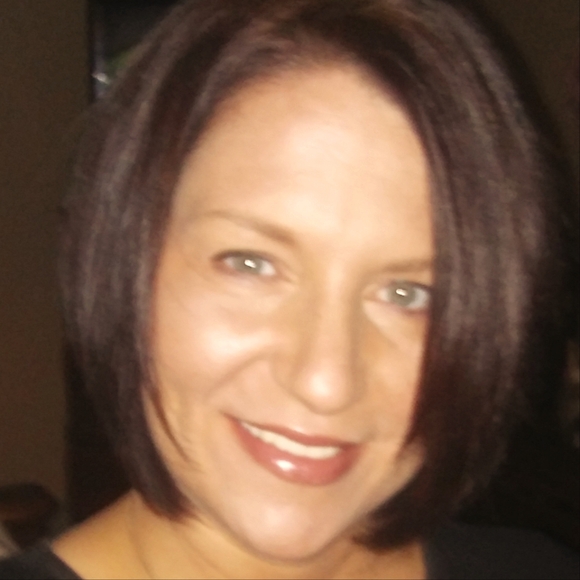 Meet your Posher, Nicole - Picture 1 of 1